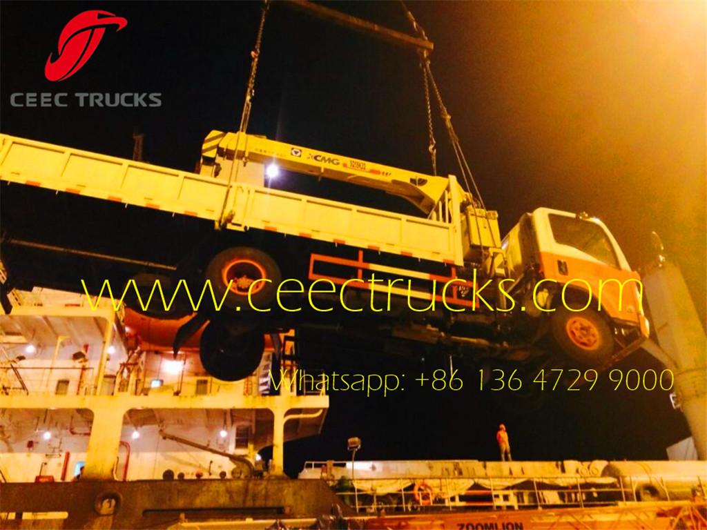 ISUZU 5 T XCMG truck mounted crane for shipment