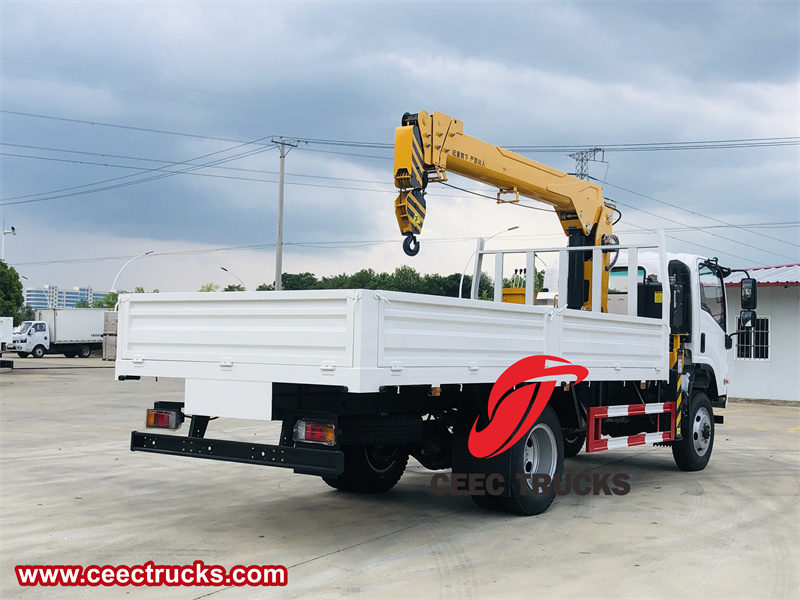 Isuzu 700P 4x4 off road boom crane truck