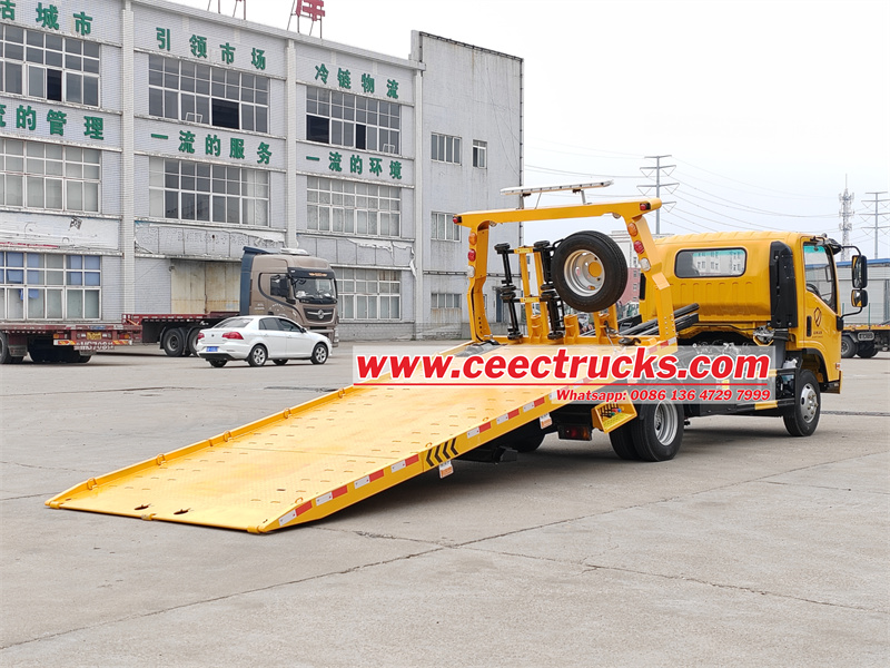 Isuzu flatbed road rescue tow truck