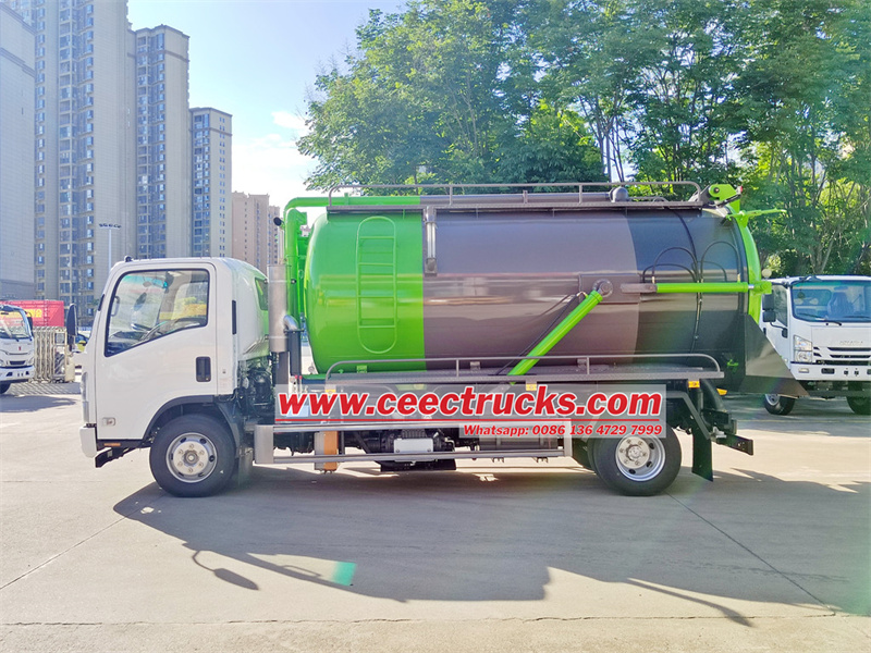 ISUZU NPR 10000L sewage tank truck