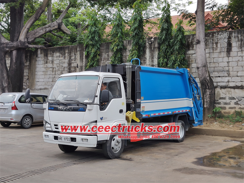 ISUZU rear loader garbage compactor truck