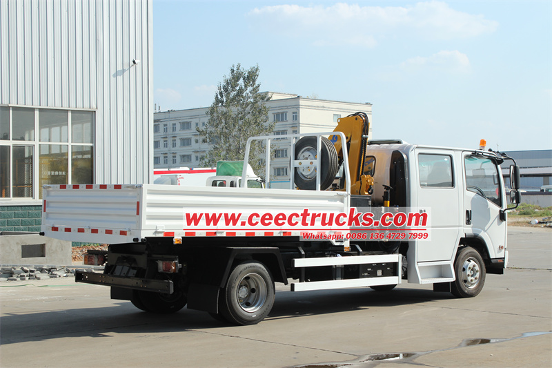 Isuzu cargo truck with Crane