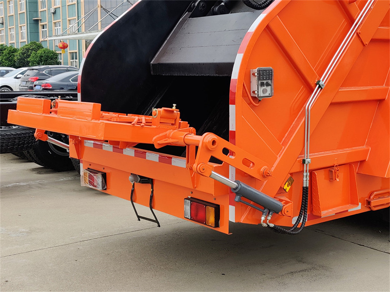 ISUZU FVR garbage compactor truck