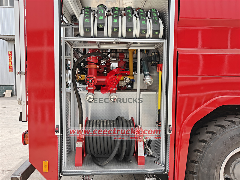 HOWO all terrain fire truck pump room with hose reel