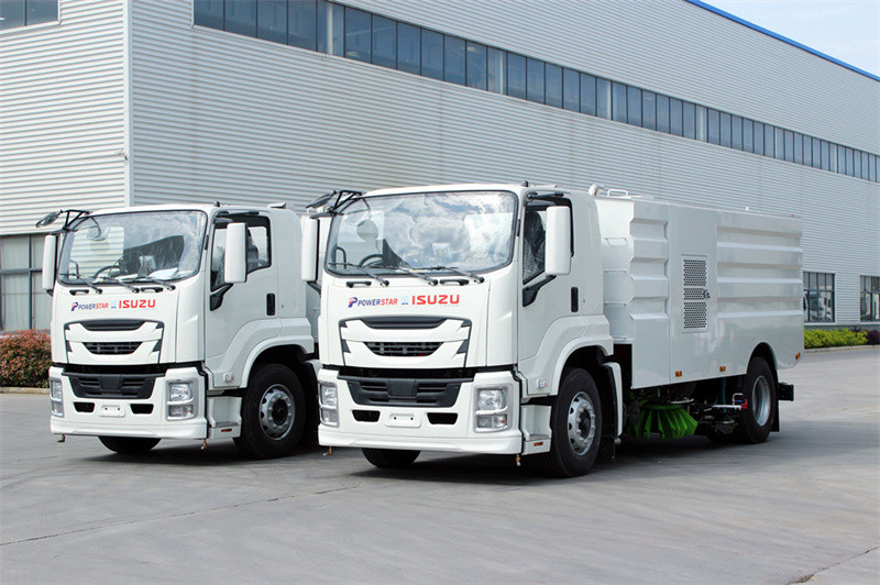 Isuzu cleaning sweeper truck