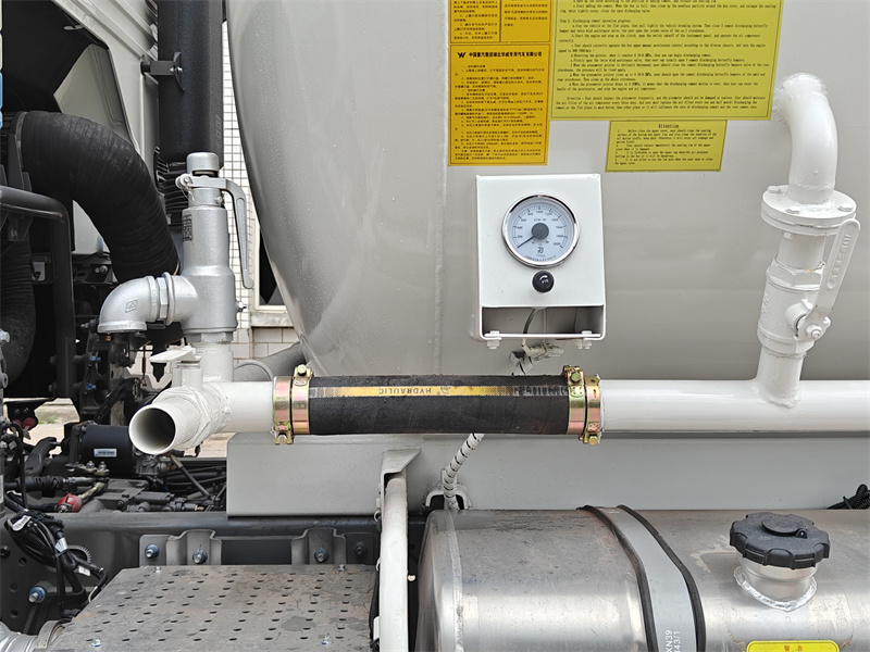 Howo 6x4 Solid Substances Vacuum Truck