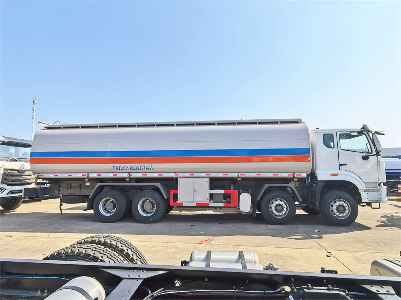 HOWO 30cbm fuel tanker bowser truck