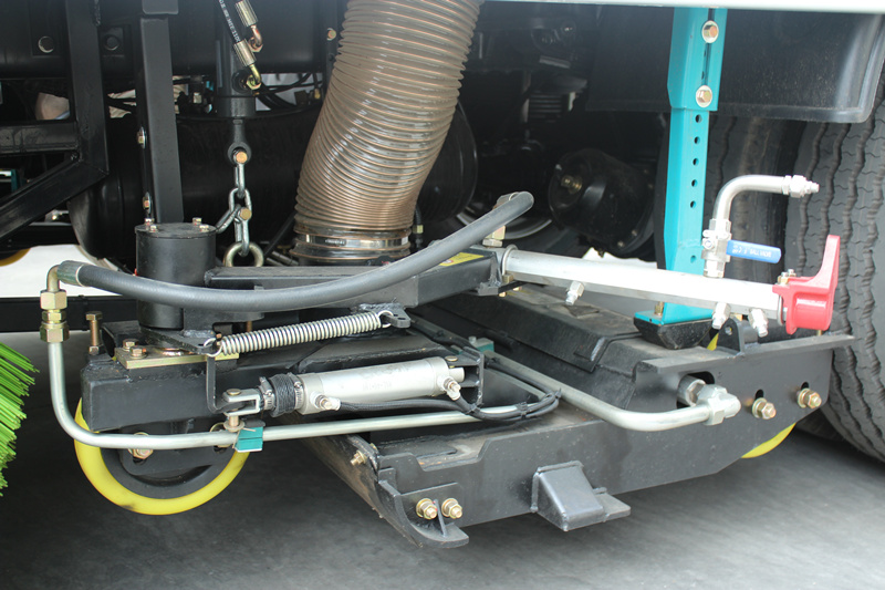 Suction plate for road cleaning