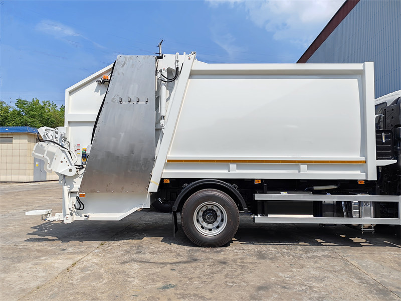 Howo 16cbm rear loader garbage truck