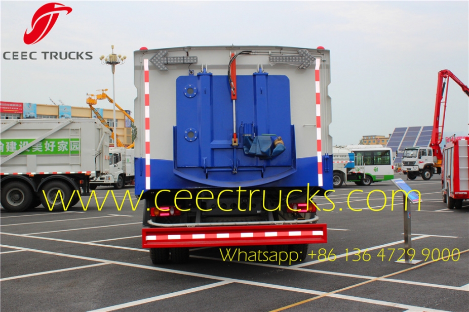  Dongfeng 4*2 dry-type road sweeper/dust cleaner road sweeper  manufacturer