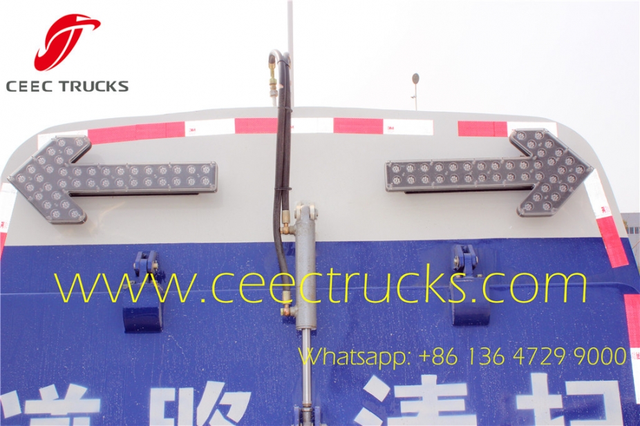 Dongfeng 4x2 road sweeper truck for public street sweeper truck for sale