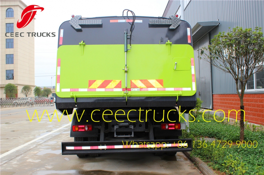 China Manufacture Dongfeng 4*2 Road Cleaning Sweeper Truck for sale