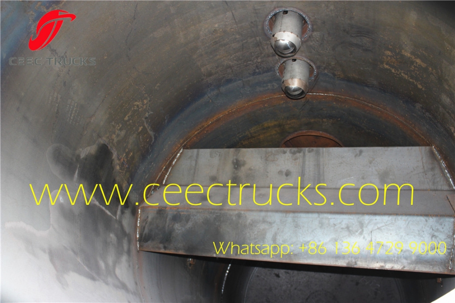 Dongfeng / ISUZU vacuum sewage suction truck 12cbm withe colour for UN