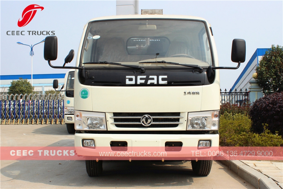 Camión barredor de carreteras Dongfeng 5CBM