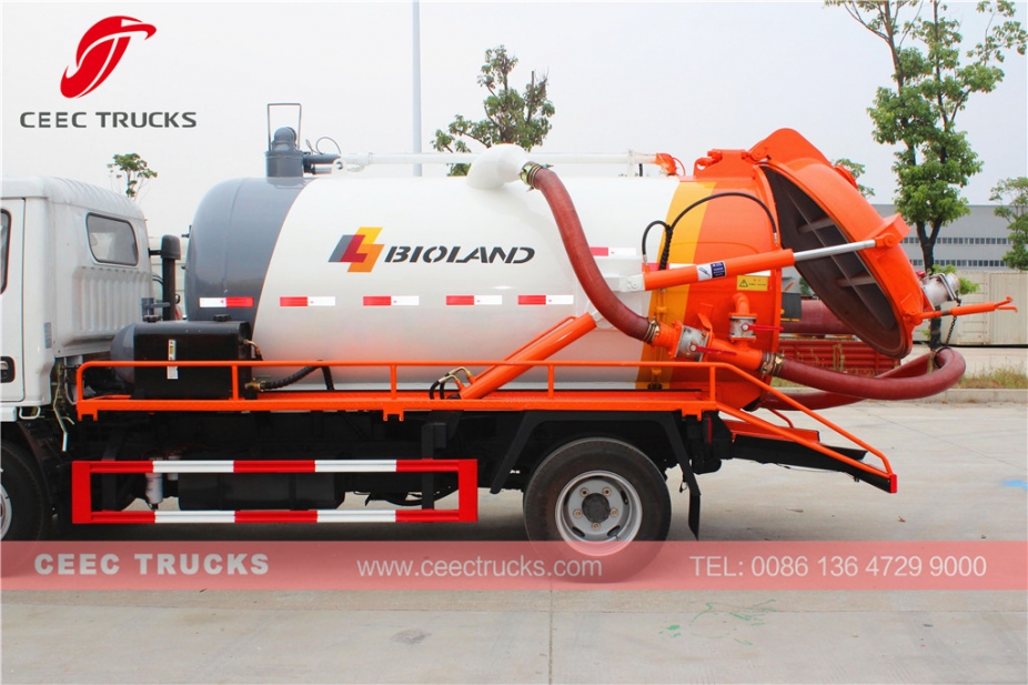 Dongfeng 4,000L Vacuum sewage tanker truck