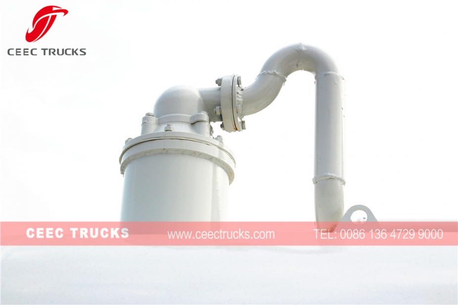 Dongfeng 4,000L Vacuum truck for sale