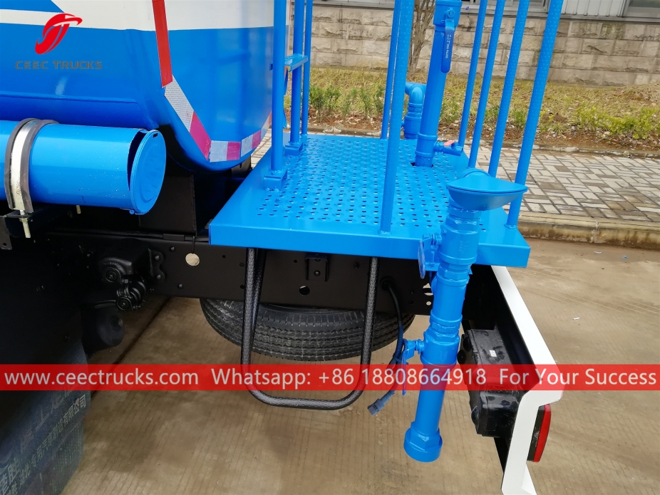 Camión de transporte de agua de 4 CBM DONGFENG