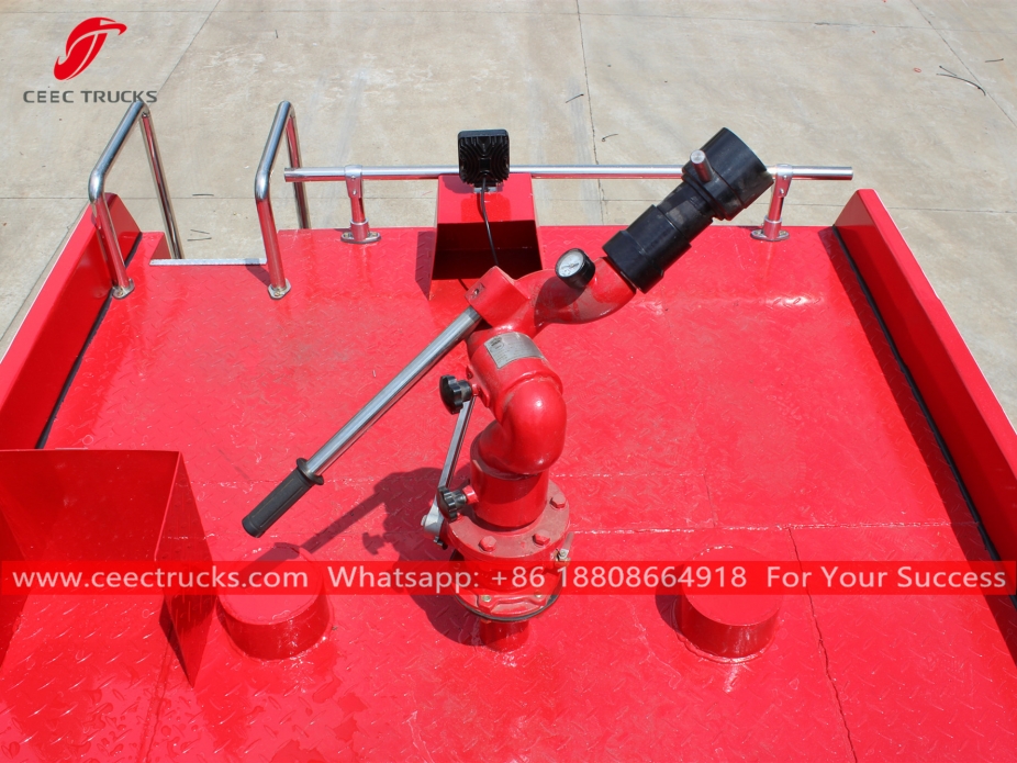 Camión de bomberos con tanque de agua de 2000 litros DONGFENG