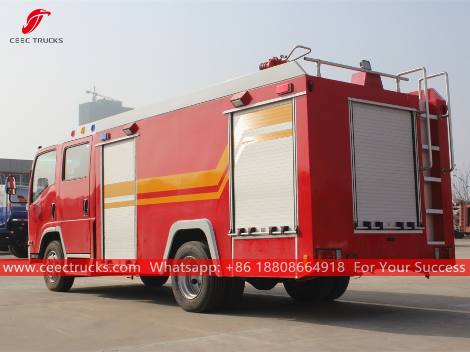 Camión de bomberos con tanque de agua ISUZU 700P