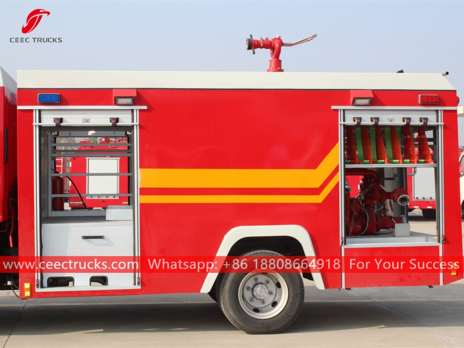 Camión de bomberos con tanque de agua ISUZU 700P