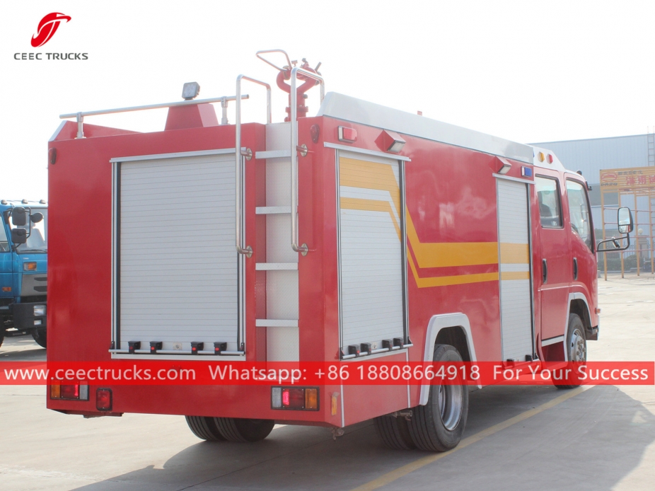 Camión de bomberos con tanque de agua ISUZU 700P