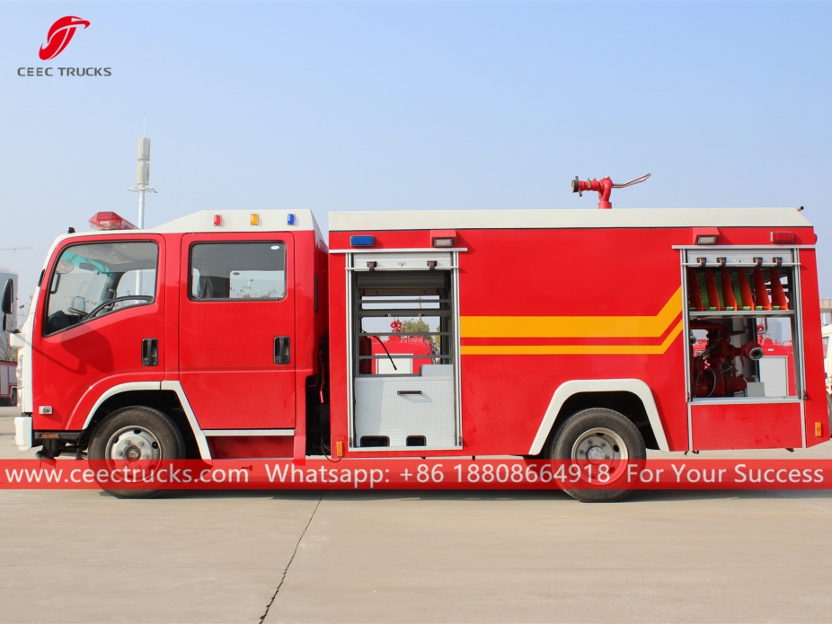 Camión de bomberos con tanque de agua ISUZU 700P