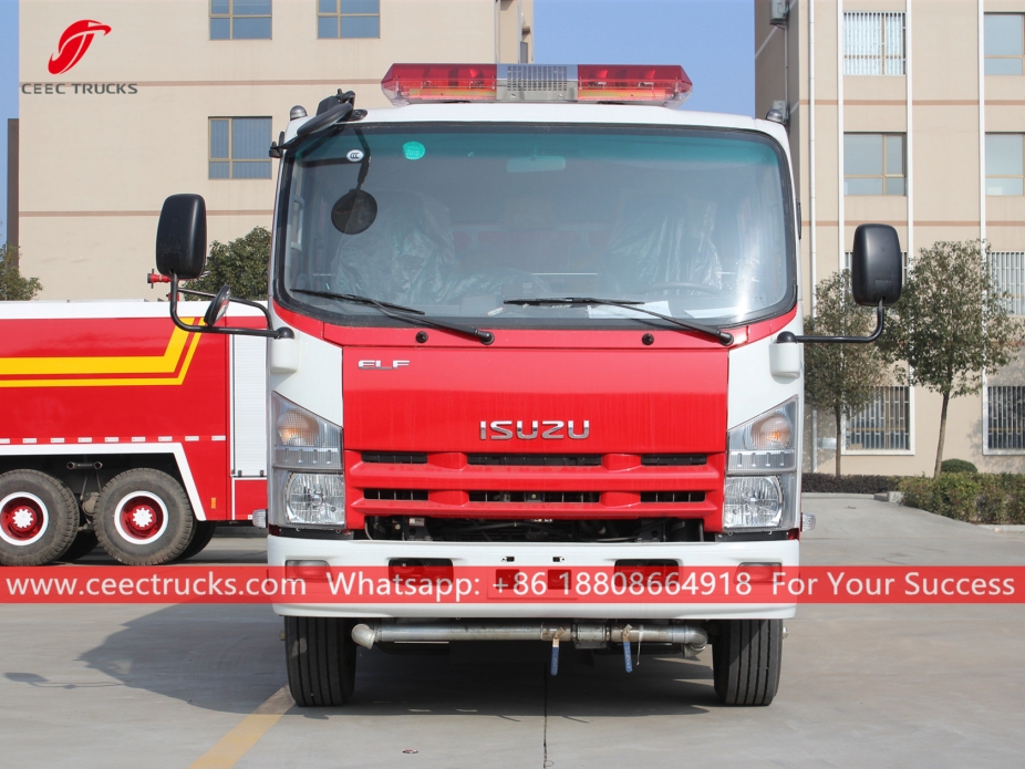 Camión de bomberos con tanque de agua ISUZU 700P