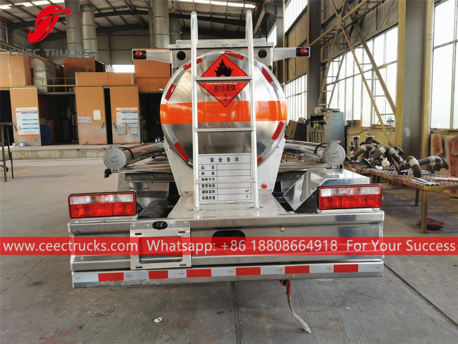 Camión cisterna de combustible 2CBM Dongfeng