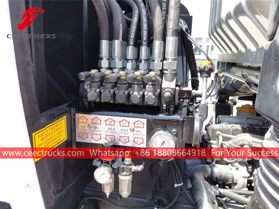 Factory price ISUZU 5CBM Garbage compression truck for exporting