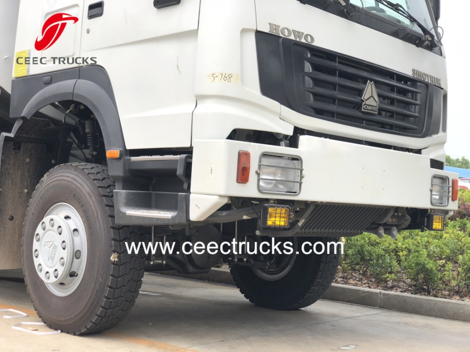 SINOTRUK HOWO 6X6 tracción total Camión cisterna de combustible con cisterna de combustible