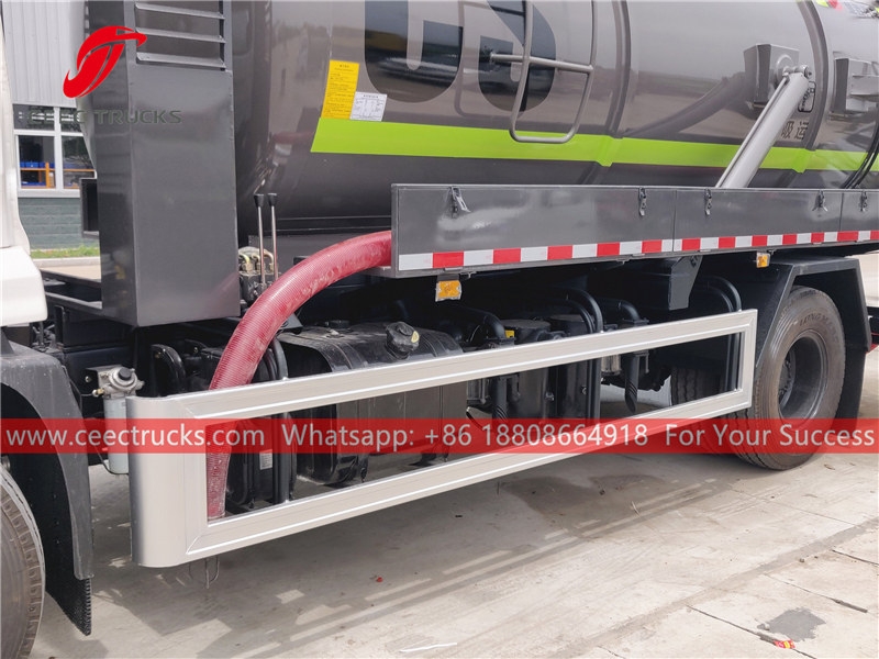 ISUZU 6 wheeler vacuum sewage truck