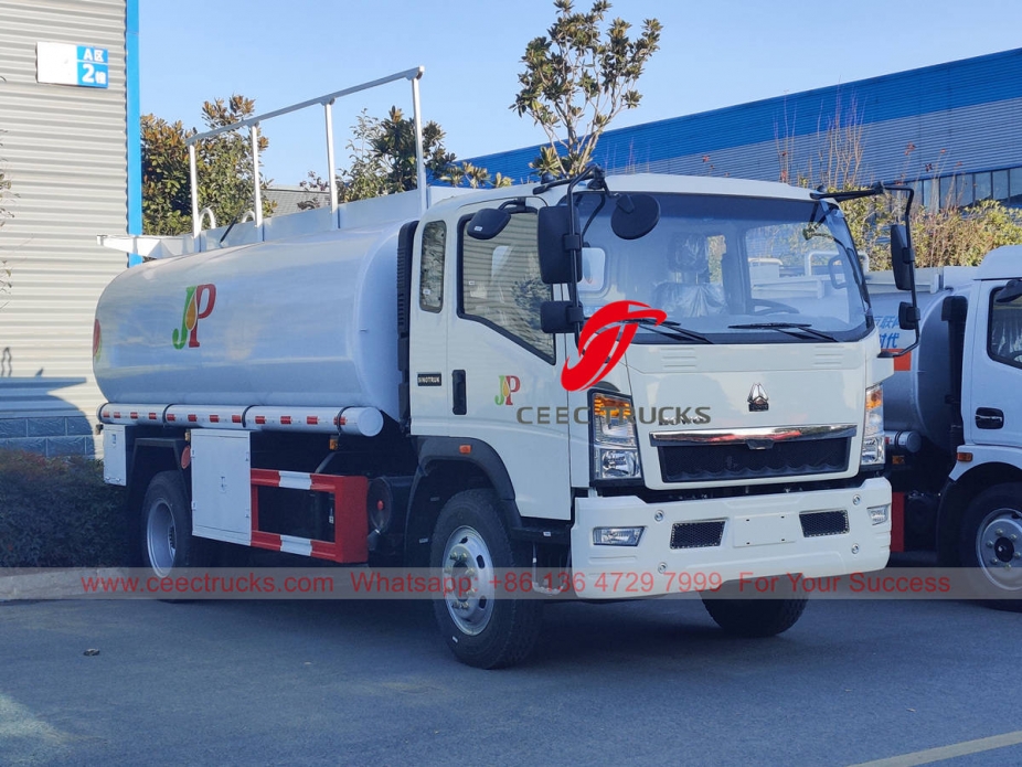 HOWO 6 wheeler refueling truck