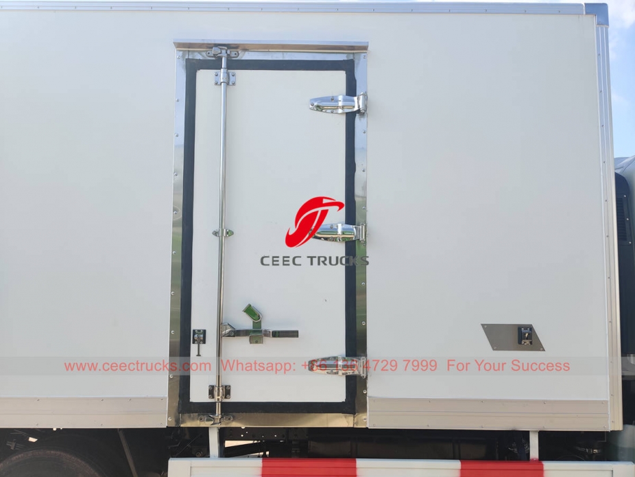 ISUZU ELF refrigerated lorry