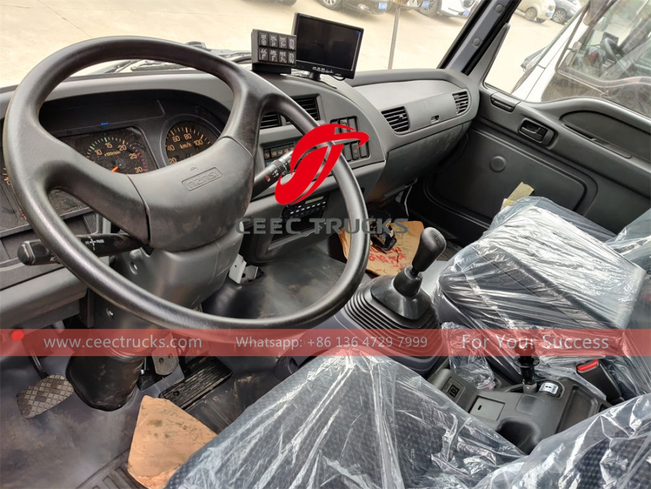 Dubai customer buy ISUZU 10 cubic meter refuse compactor trucks