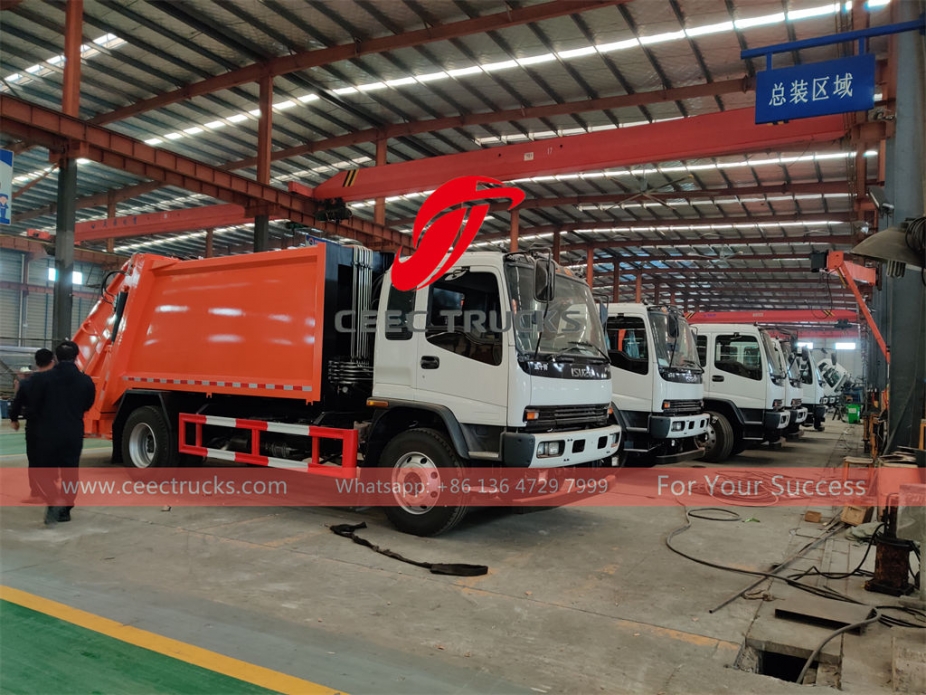 Dubai customer buy ISUZU 10 cubic meter refuse compactor trucks