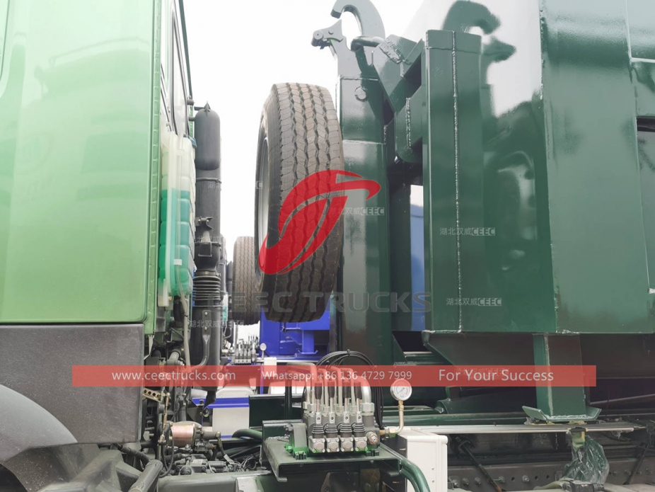 HOWO 10 wheeler 20CBM hook lift garbage truck