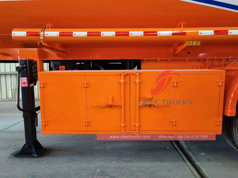 2 axles fuel transporting semitrailer with 40000 to 50000 liters capacity