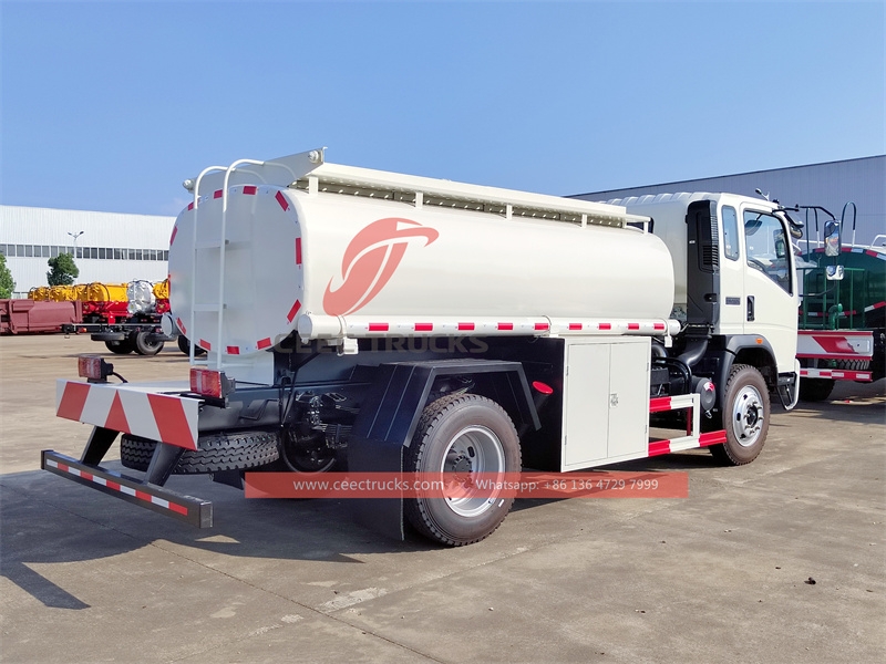 HOWO 140hp light duty Fuel Tank Truck made in China