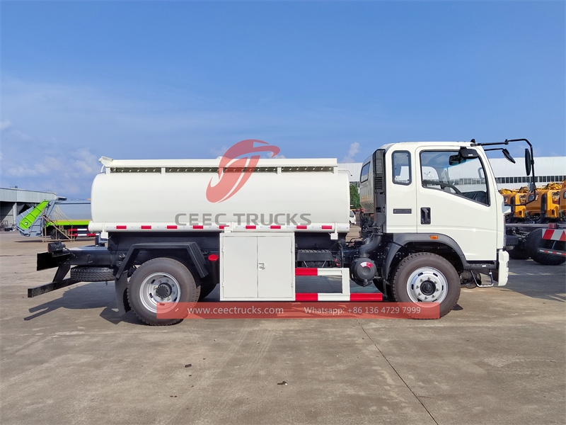 HOWO 140hp light duty Fuel Tank Truck made in China