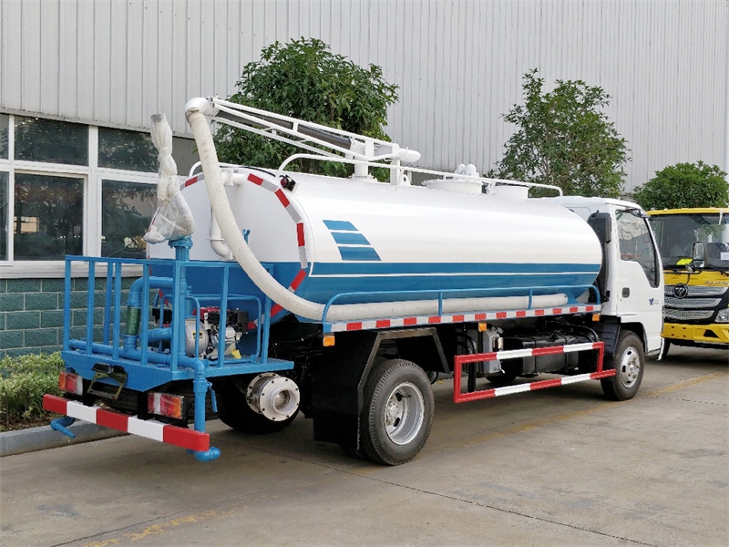 Isuzu NKR sewage cleaning truck made in China