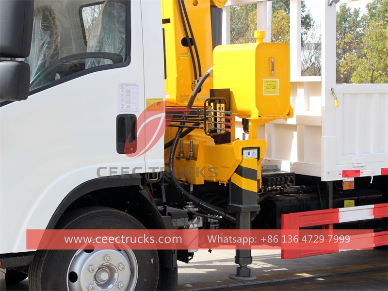 ISUZU 700P 5tons Crane Truck made in China best factory