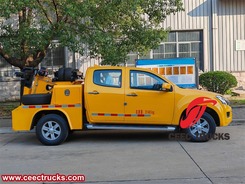 Customized Isuzu 4x4 pickup wrecker truck