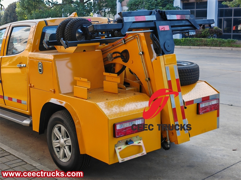 Customized Isuzu 4x4 pickup wrecker truck