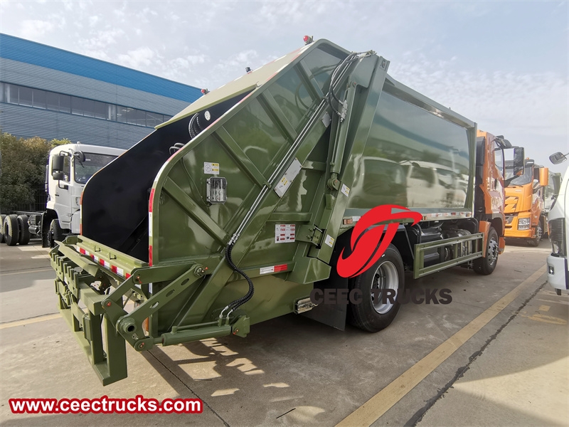  Isuzu GIGA 4X2 waste compactor truck