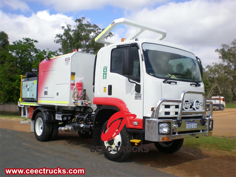 Isuzu NPR 5CBM fuel lube service truck