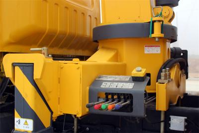 Isuzu mobile truck with 6.3 tons telescopic crane