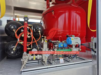 Isuzu  GIGA 4X dry powder fire fighting truck