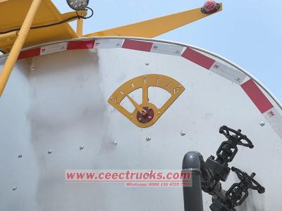 Shacman X3000 road asphalt distributor truck