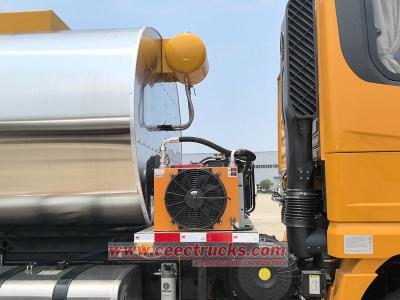 Shacman X3000 road asphalt distributor truck
