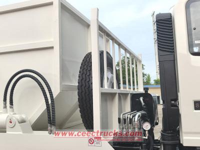 HOWO swing arm garbage truck